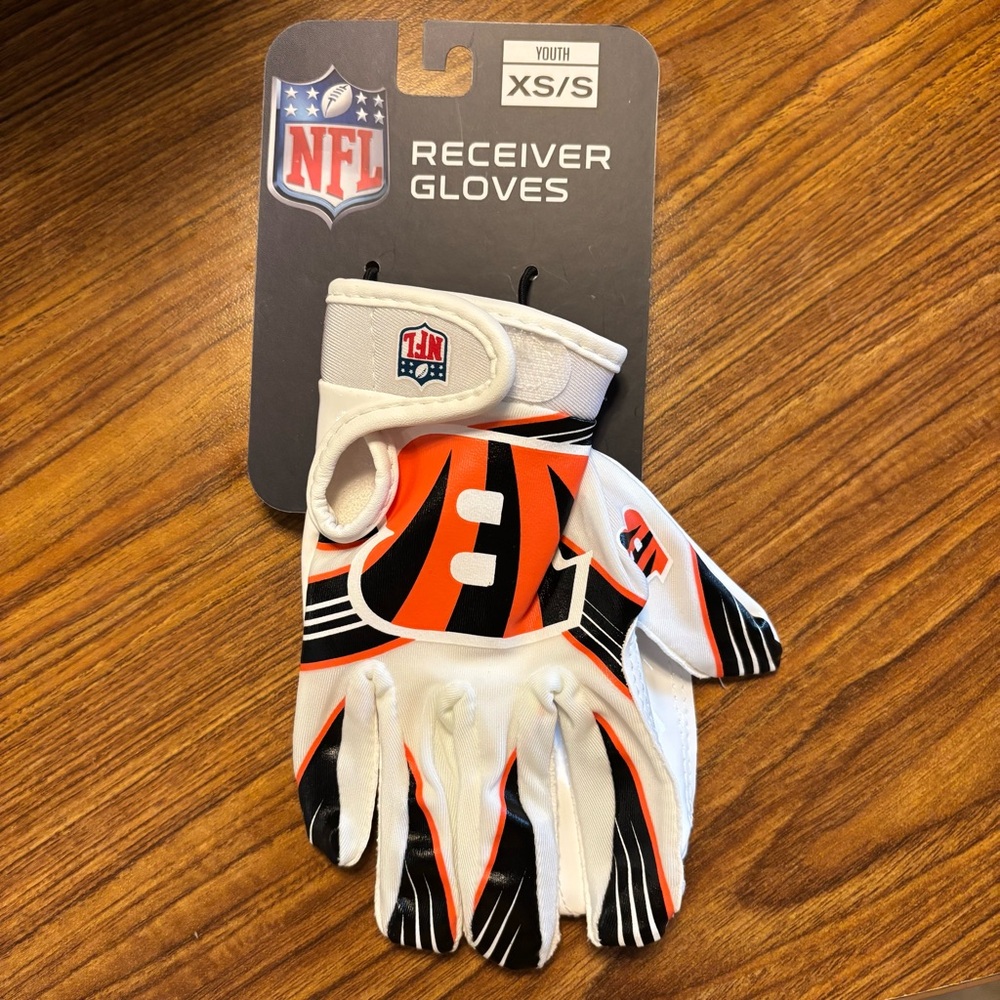 Kids Franklin NFL Football Cincinnati Bengals Receiver Gloves, Youth Size XS/S